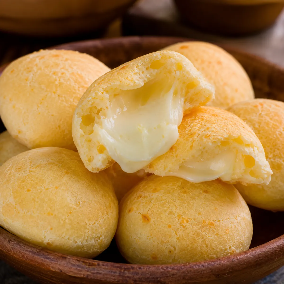 Pão de Queijo Recheado com Requeijão